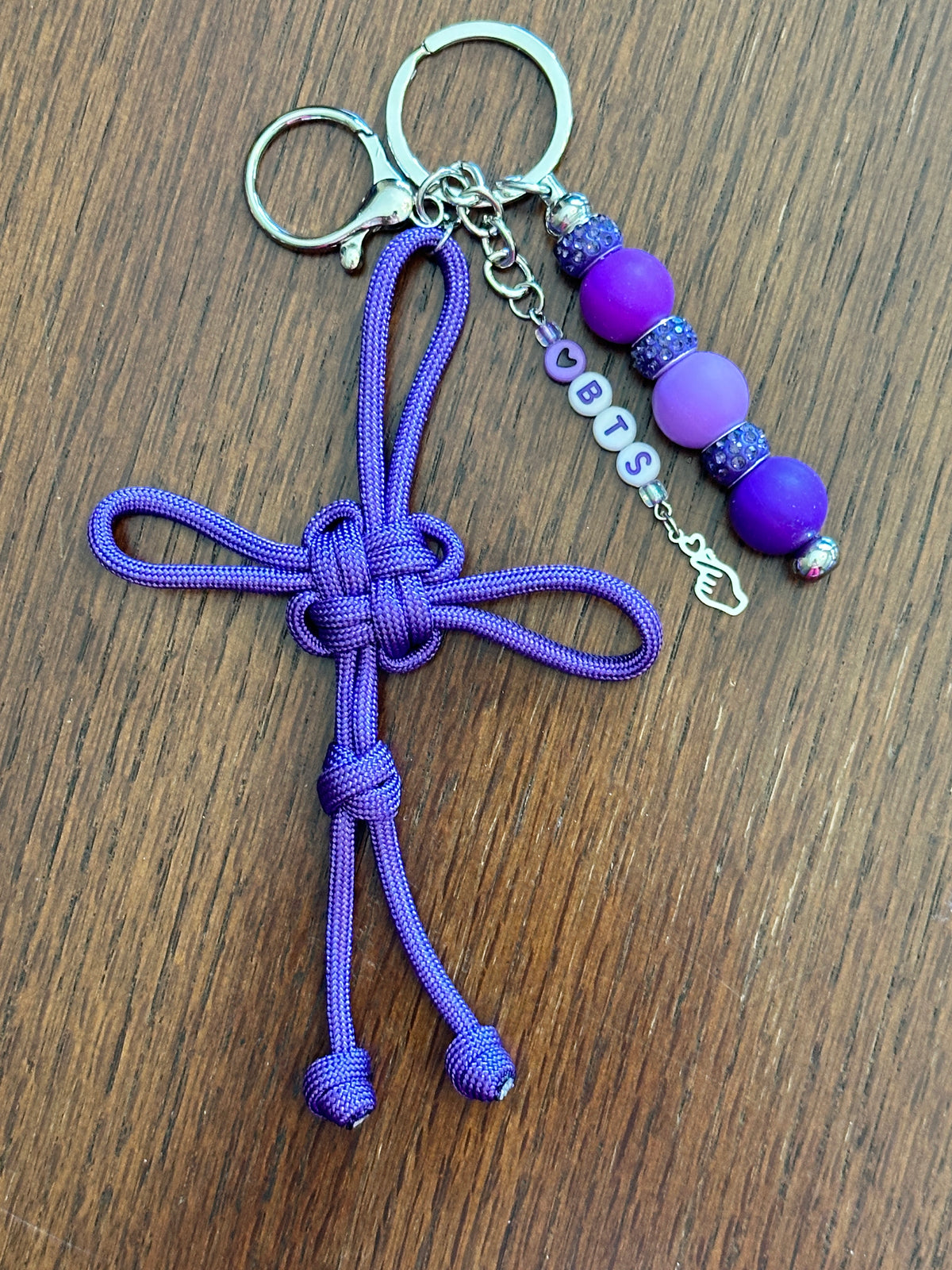 Dongsimgyol Knot, featuring beaded spacers - your choice of 'BTS" or Bias - RM, Jin, Suga, J-Hope, Jimin, V, JK. Finger Heart charm featured here, as one of your choices.