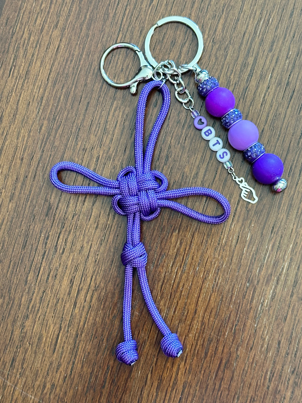 Dongsimgyol Knot, featuring beaded spacers - your choice of 'BTS" or Bias - RM, Jin, Suga, J-Hope, Jimin, V, JK. Finger Heart charm featured here, as one of your choices.